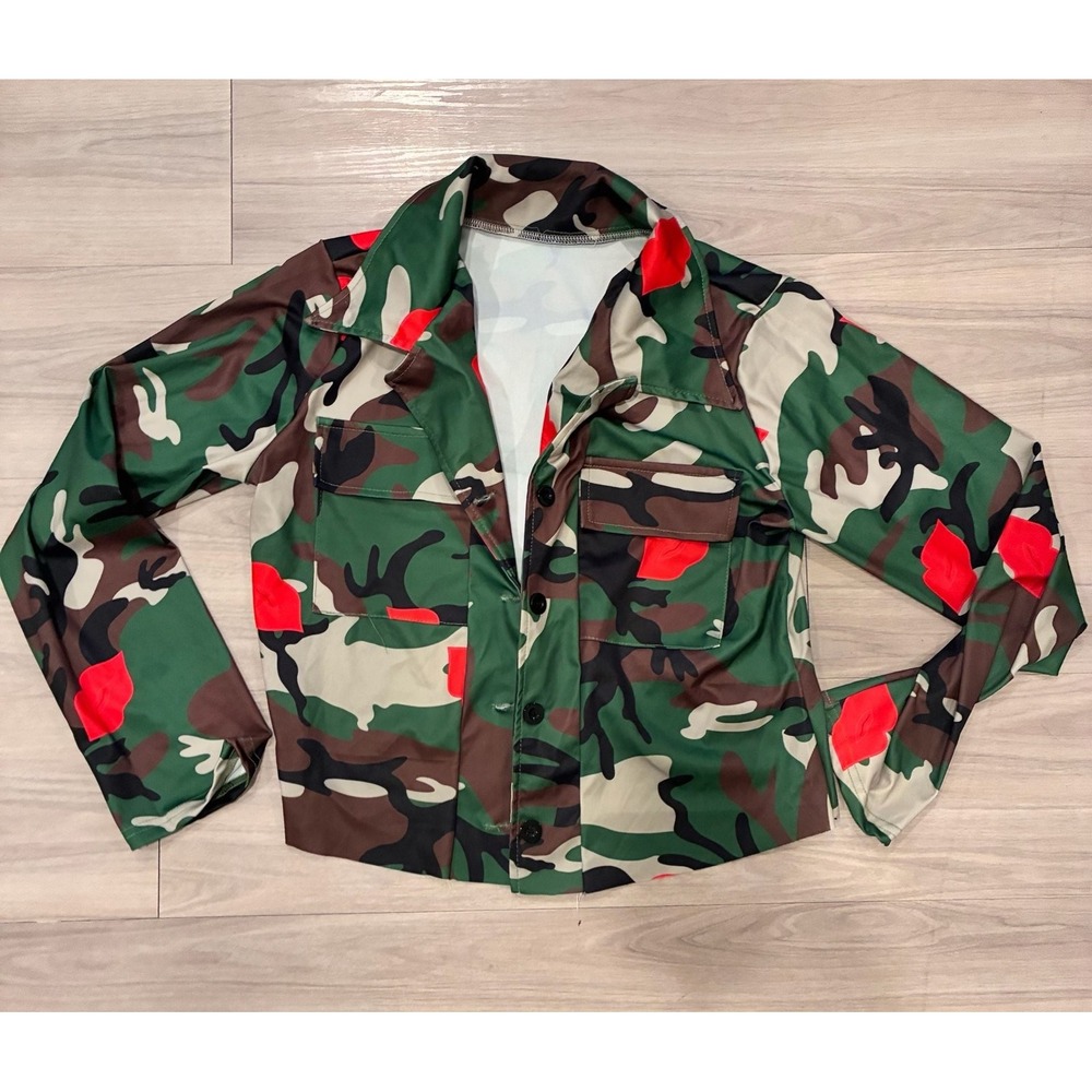 Camo Print Button-Up Jacket with Red Lips Graphic Size XL